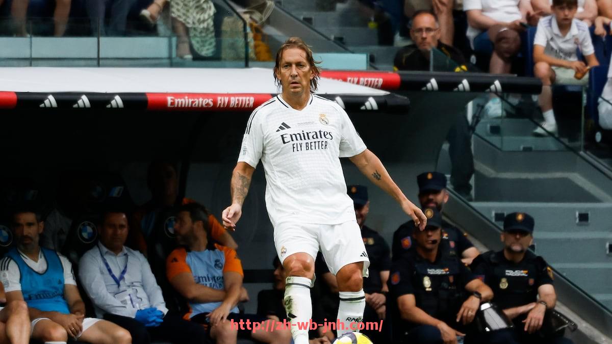 金年会体育-黑马与豪门的较量:2004西甲积分榜争夺战